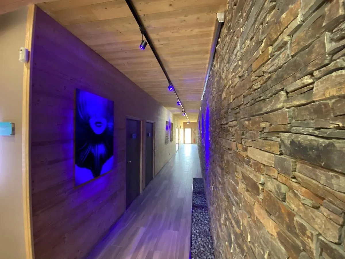 World Hotel Saint-Vulbas